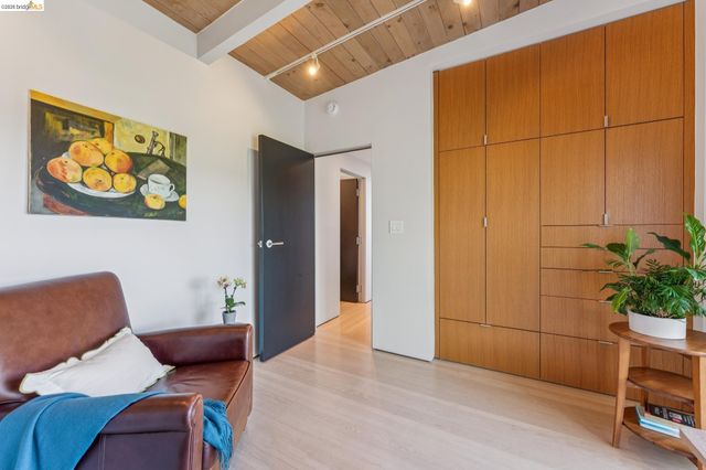 6733 Snake Rd, Oakland, CA 94611