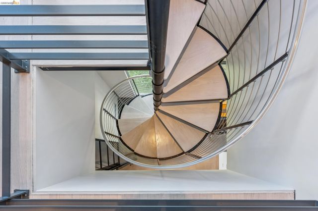 6733 Snake Rd, Oakland, CA 94611