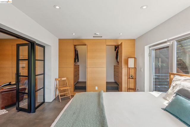 6733 Snake Rd, Oakland, CA 94611