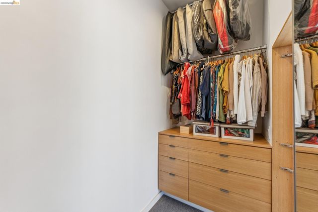 6733 Snake Rd, Oakland, CA 94611