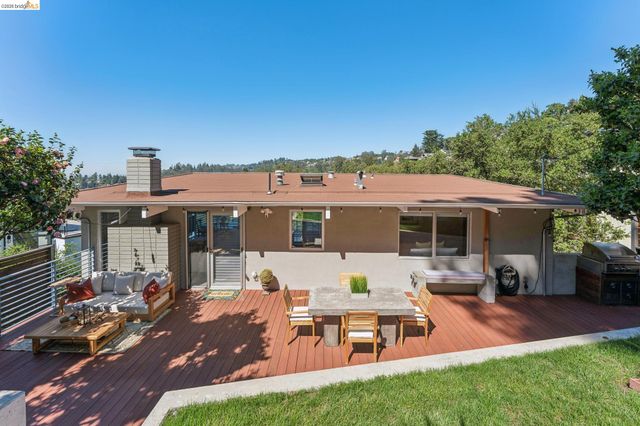 6733 Snake Rd, Oakland, CA 94611