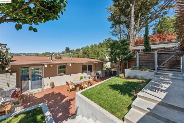 6733 Snake Rd, Oakland, CA 94611