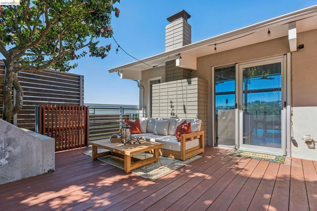 6733 Snake Rd, Oakland, CA 94611