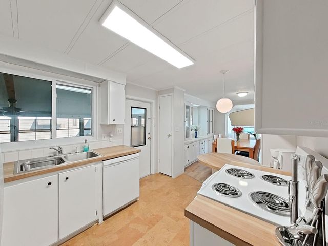 4928 FOXDALE DR, Lakeland, FL 33810