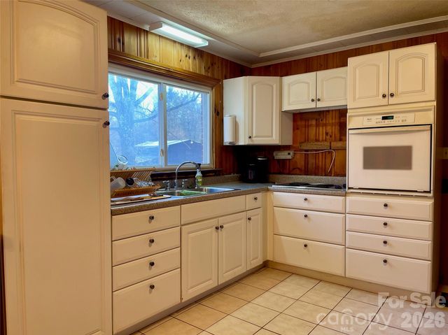 3988 Greenwood Drive, Lenoir, NC 28645