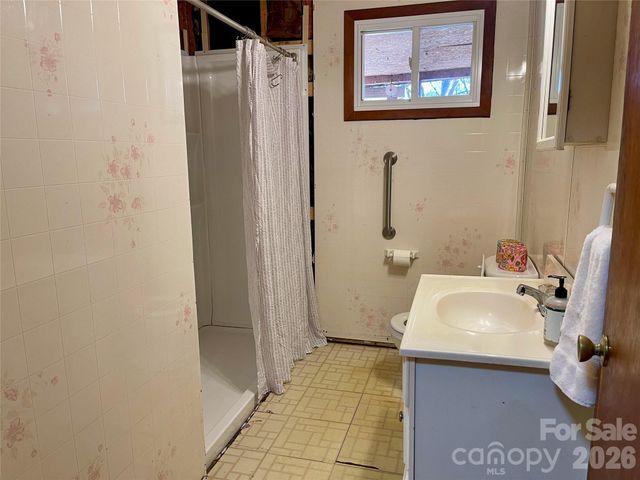 3988 Greenwood Drive, Lenoir, NC 28645