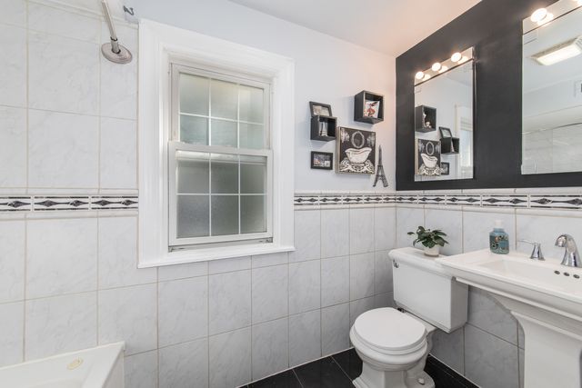 3312 N New England Avenue, Chicago, IL 60634