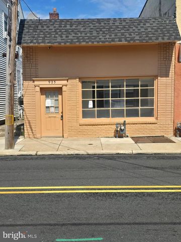 925 MARKET ST, Marcus Hook, PA 19061