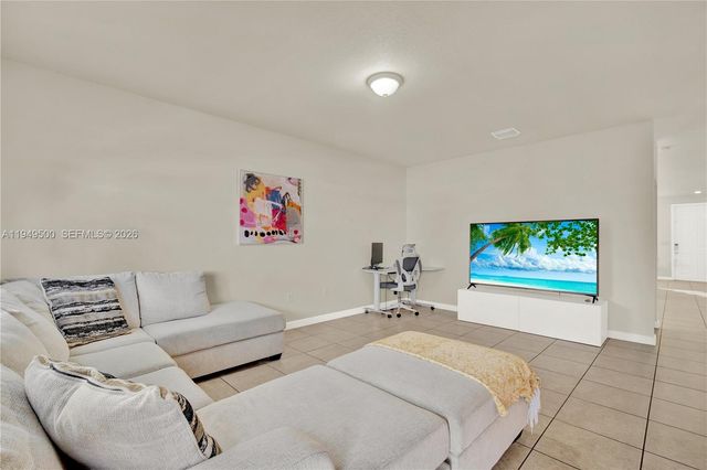 9411 W 35th Ave, Hialeah, FL 33018