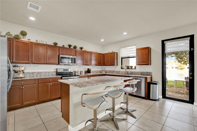 9411 W 35th Ave, Hialeah, FL 33018