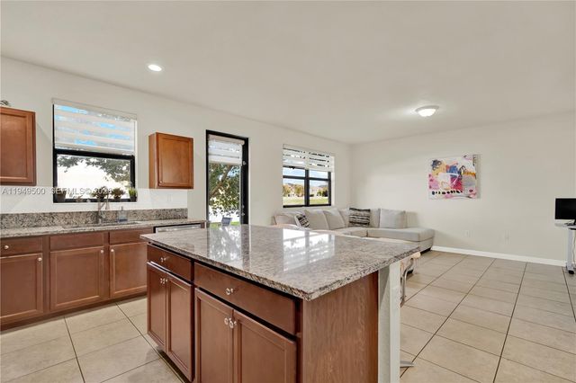 9411 W 35th Ave, Hialeah, FL 33018