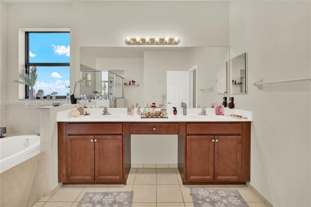 9411 W 35th Ave, Hialeah, FL 33018