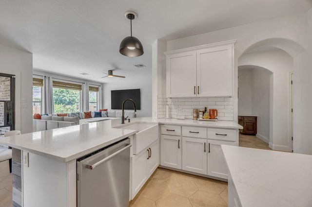 2421 Turtle Mountain BND, Austin, TX 78748
