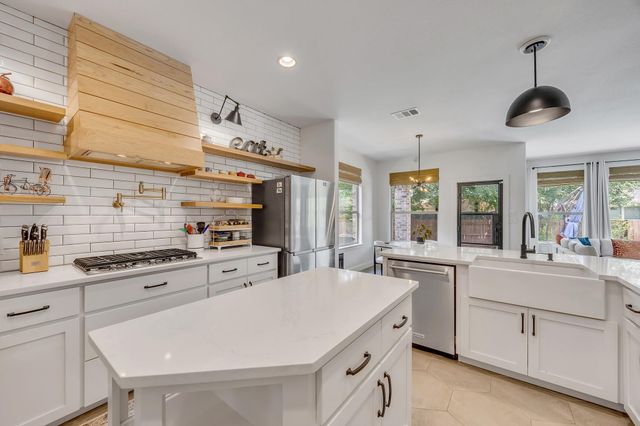 2421 Turtle Mountain BND, Austin, TX 78748