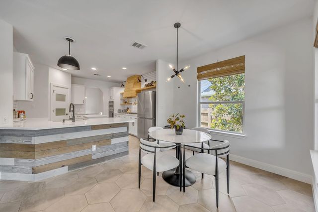 2421 Turtle Mountain BND, Austin, TX 78748