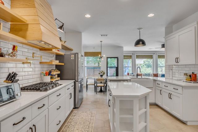 2421 Turtle Mountain BND, Austin, TX 78748