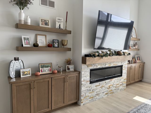 237 W Torrey Pines Drive, Eldridge, IA 52748