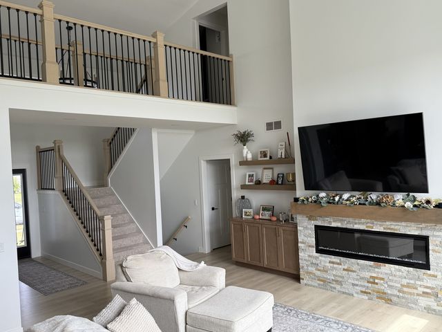 237 W Torrey Pines Drive, Eldridge, IA 52748