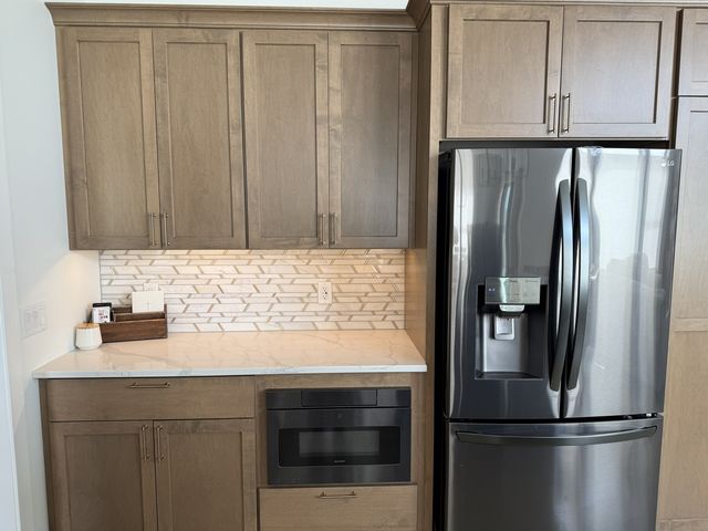 237 W Torrey Pines Drive, Eldridge, IA 52748