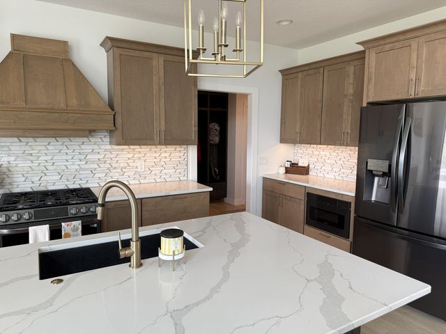 237 W Torrey Pines Drive, Eldridge, IA 52748