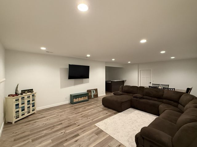 237 W Torrey Pines Drive, Eldridge, IA 52748