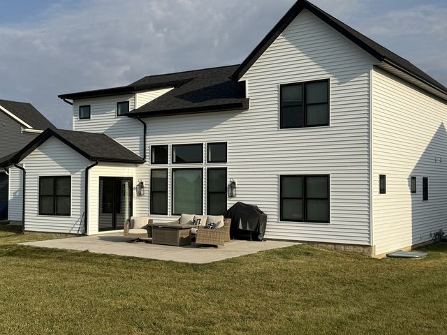 237 W Torrey Pines Drive, Eldridge, IA 52748