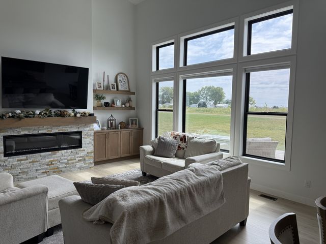 237 W Torrey Pines Drive, Eldridge, IA 52748