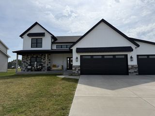 237 W Torrey Pines Drive, Eldridge, IA 52748