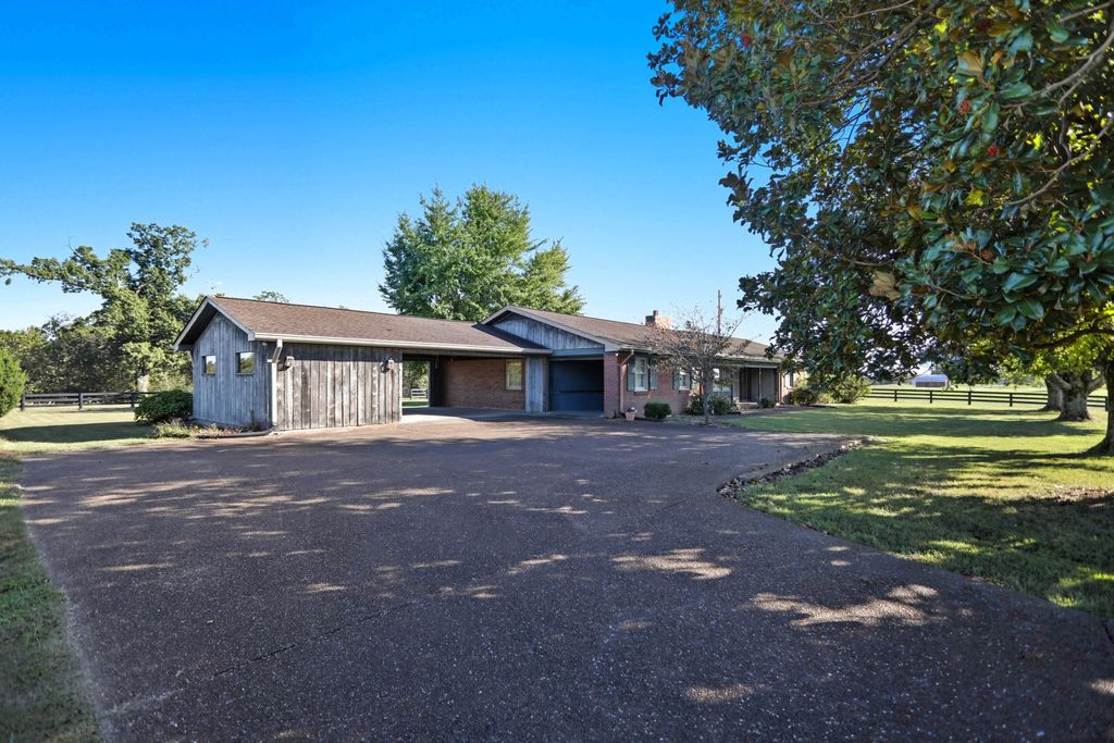 4231 Airport Rd, Springfield, TN 37172