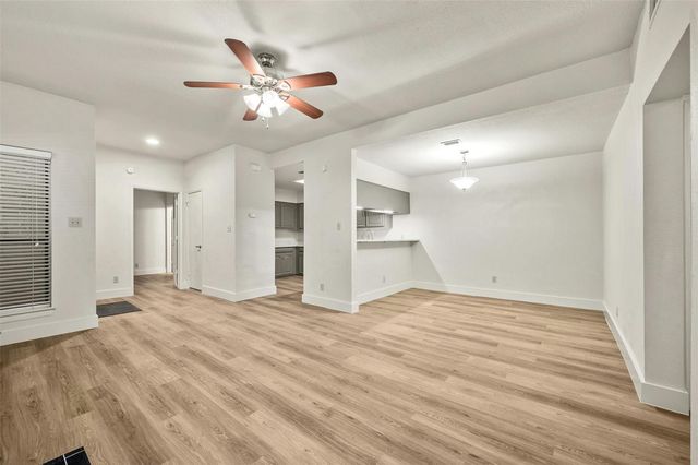 1910 Robbins PL 105, Austin, TX 78705