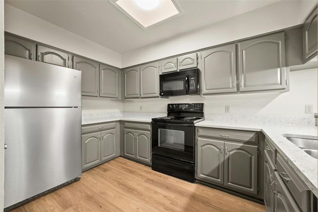 1910 Robbins PL 105, Austin, TX 78705