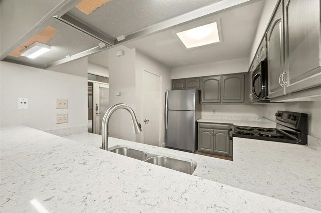 1910 Robbins PL 105, Austin, TX 78705