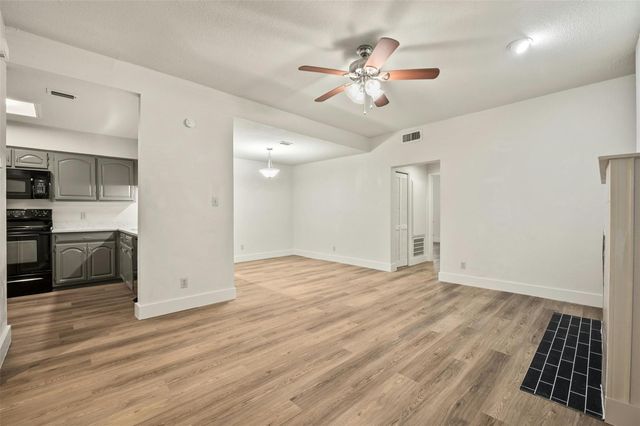 1910 Robbins PL 105, Austin, TX 78705