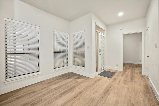 1910 Robbins PL 105, Austin, TX 78705