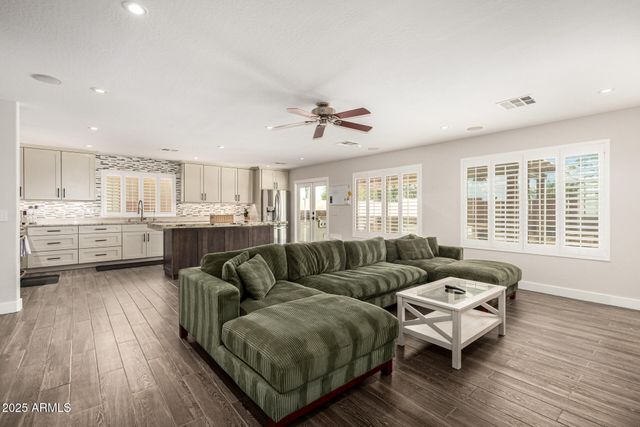 2425 W FLORENTINE Road, Phoenix, AZ 85086