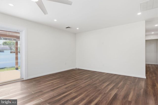 25 GUN RD, Levittown, PA 19057