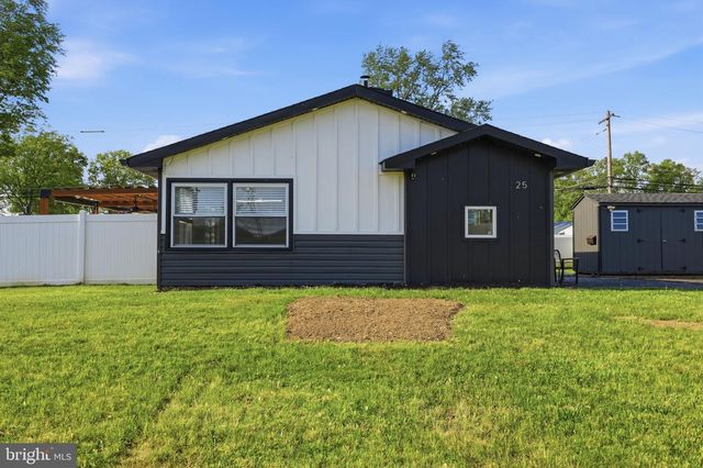 25 GUN RD, Levittown, PA 19057