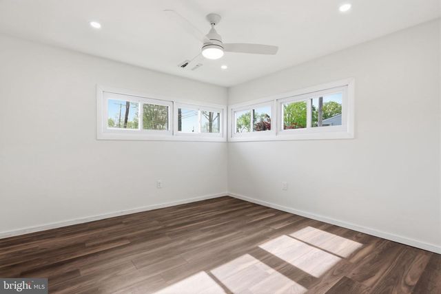 25 GUN RD, Levittown, PA 19057