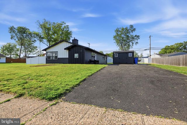 25 GUN RD, Levittown, PA 19057
