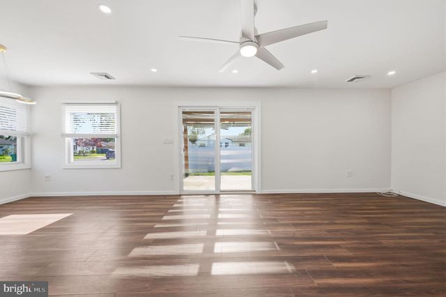 25 GUN RD, Levittown, PA 19057