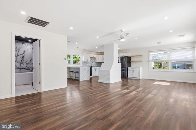 25 GUN RD, Levittown, PA 19057
