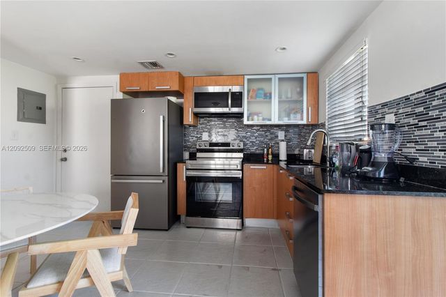 1050 7th Street 1050-3, Miami Beach, FL 33139