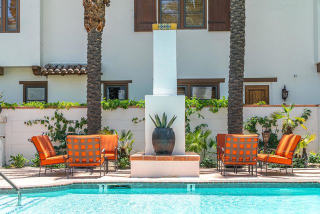 233 Calle La Soledad, Palm Springs, CA 92262