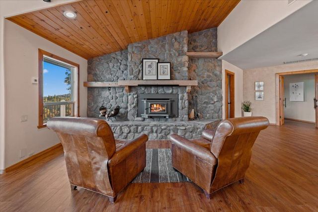 16000 Southridge Rd, Penn Valley, CA 95946