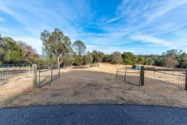 16000 Southridge Rd, Penn Valley, CA 95946