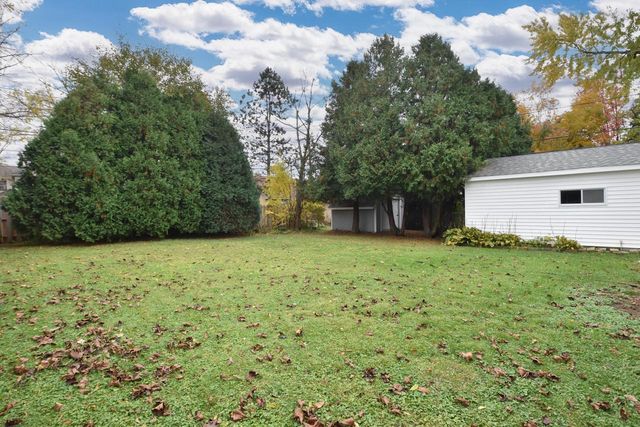 4256 S 96th STREET, Greenfield, WI 53228