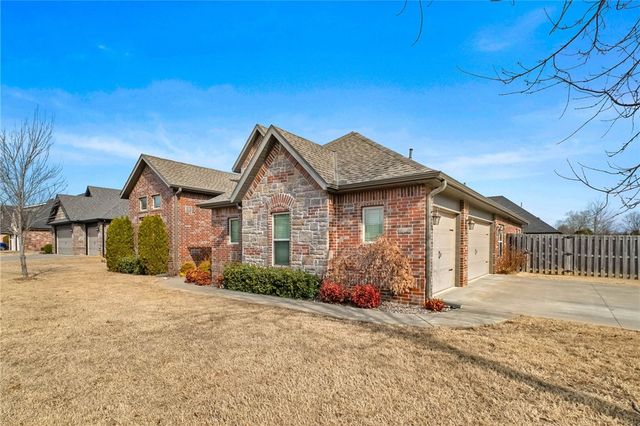 807 SE Fullerton Street, Bentonville, AR 72712