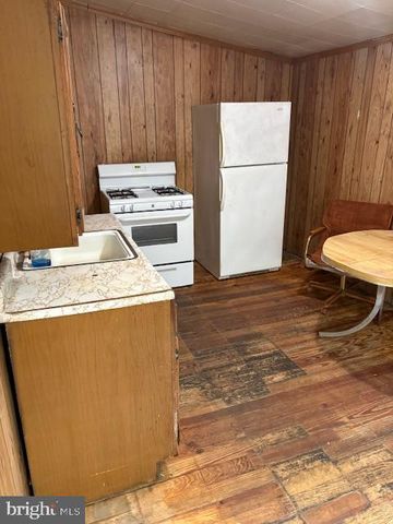 33 E UNION ST, Bordentown, NJ 08505