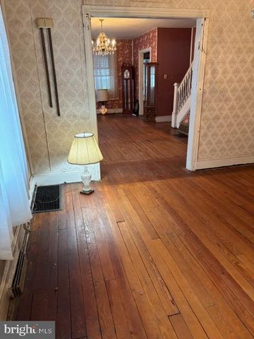 33 E UNION ST, Bordentown, NJ 08505