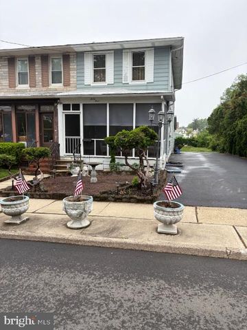 33 E UNION ST, Bordentown, NJ 08505